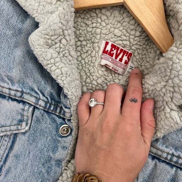 Vintage 80s Levi’s Sherpa Lined Denim Jacket - Picture 4 of 6